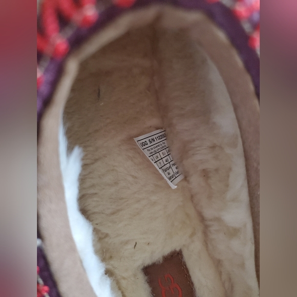 π²π UGG Tazz Slippers Woman's size 9 w/ Stanley Mistletoe Twist Quencher! π²π - Picture 4 of 12